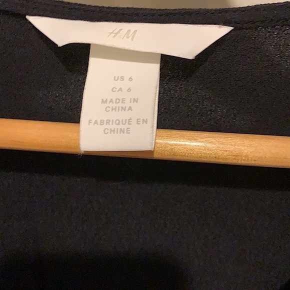 H&M Button Down Rouched sleeve dress Size: 6 Color: black - Picture 4 of 9